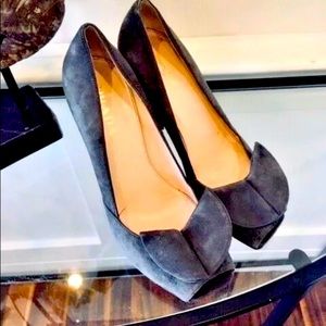 PRADA GREY  NUBUCK LEATHER PEEP TOE PUMPS 7.5 USA